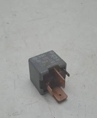 Volkswagen Golf III Other relay 171906383