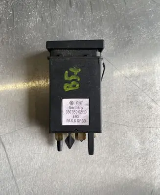 Volkswagen PASSAT B5.5 Windscreen/window heater switch 3B0959621D 3B0959621