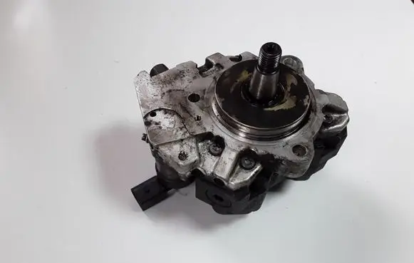 BMW X3 E83 Fuel injection high pressure pump 7788670