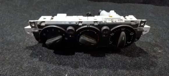 Ford Focus Climate control unit p69607320702070460 69607320