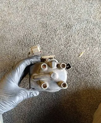 Mazda 121 Spark distributor D4T8902