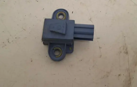 Volkswagen Golf Plus Airbag deployment crash/impact sensor 1K0955557A