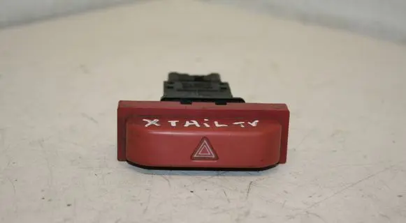 Nissan X-Trail T30 Hazard light switch 06016