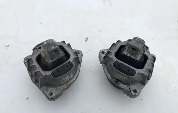 BMW 5 F10 F11 Engine mount bracket 6851265