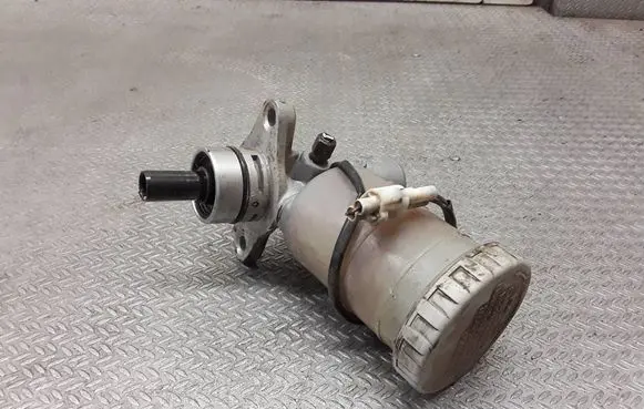 Suzuki Grand Vitara I Master brake cylinder 
