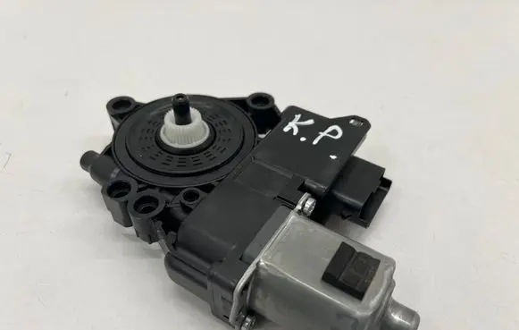 KIA EV6 Front door window regulator motor 82450CV010