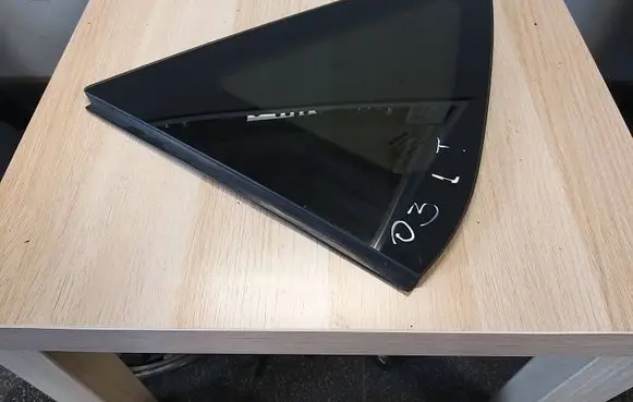 Nissan Note (E12) Rear side window 