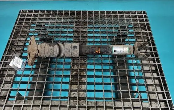 Rear shock absorber/damper