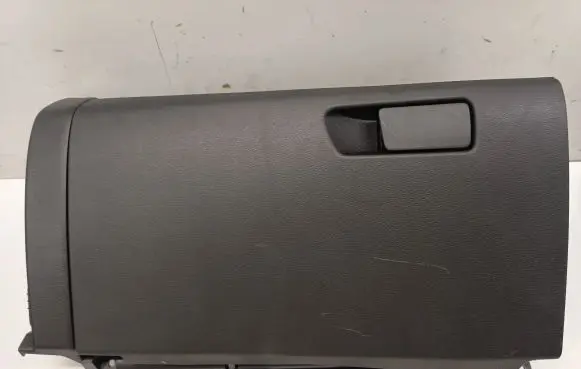 Nissan Qashqai J12 Glove box 681026UA0A