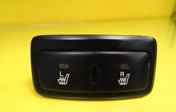 KIA Sportage Seat heating switch 621W05010