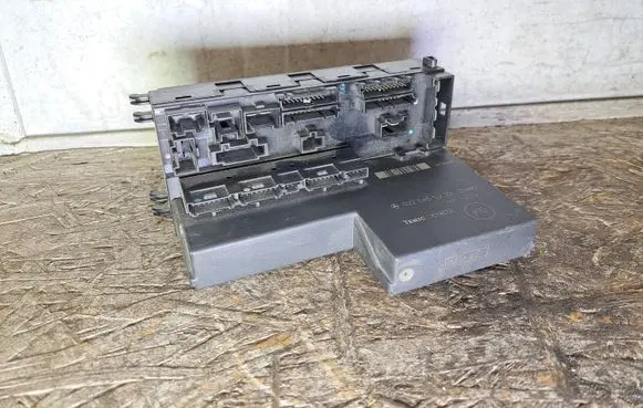 Mercedes-Benz E W210 Fuse module 0225455332 309872 0025452701