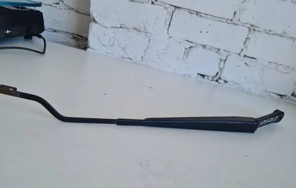 Mitsubishi Eclipse Front wiper blade arm 24009788