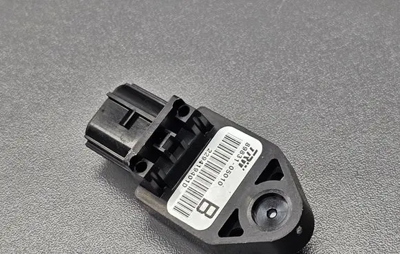 Toyota Avensis T250 Airbag deployment crash/impact sensor 8983105010