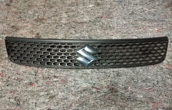 Suzuki Swift I Front grill 7174172K10 7174272K0