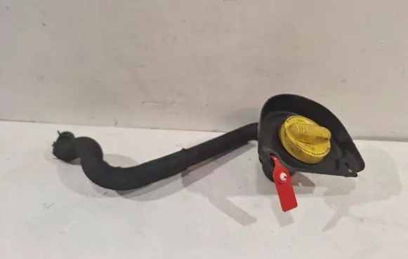 Renault Master III Oil filler cap 8200795333