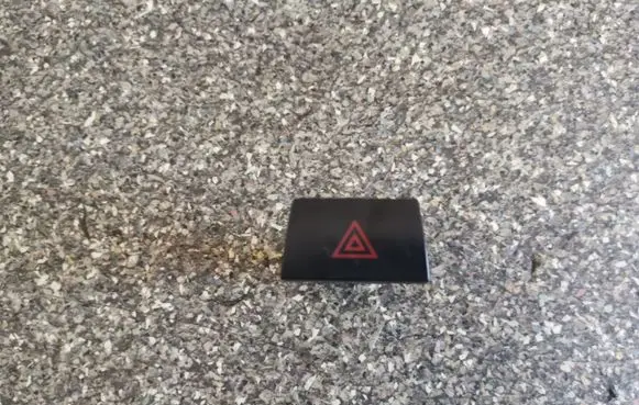 KIA Sorento Hazard light switch