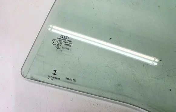 Audi A4 S4 B5 8D Sliding door window/glass 8W5845205 8W58452052016