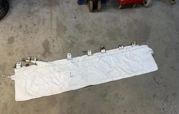 Tesla Model 3 Roof airbag 