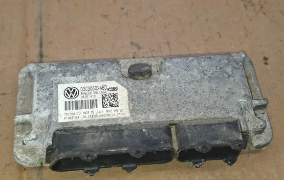 Volkswagen Golf VI Engine control unit/module 03C906024BD 7G739A17J 616015416
