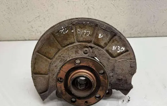 Front wheel hub