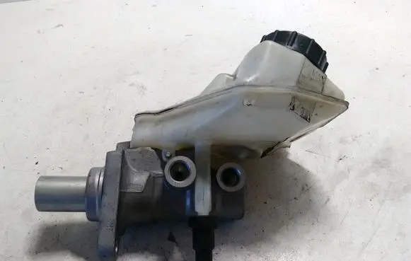 Land Rover Evoque I Master brake cylinder