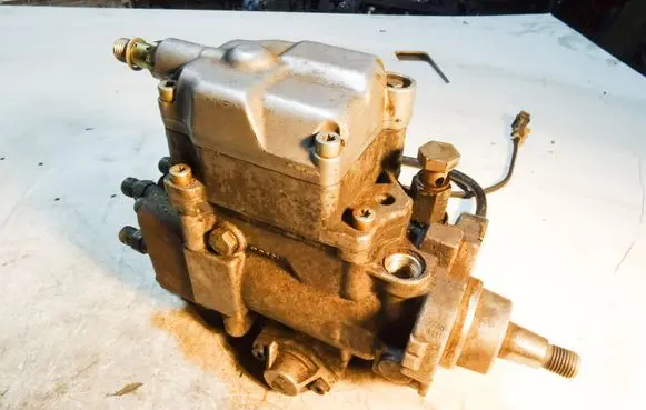 Audi A6 S6 C4 4A Fuel injection high pressure pump