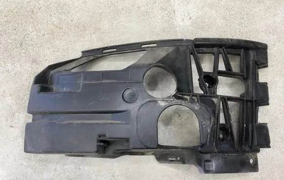 Audi A4 S4 B6 8E 8H Front bumper mounting bracket 8E0807095