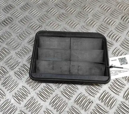 BMW 5 G30 G31 G38 Quarter panel pressure vent 9176945