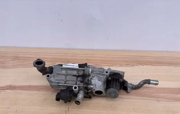 Jaguar XE EGR valve 9U438