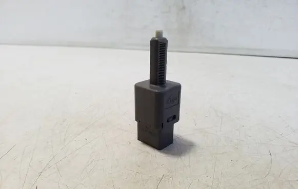 Nissan Leaf I (ZE0) Brake pedal sensor switch 5Y03K1