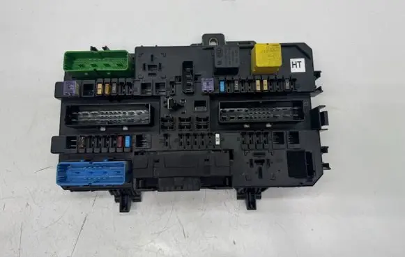 Opel Astra H Fuse module 13222173 24453850