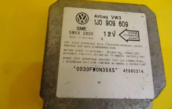 Volkswagen Golf IV Airbag control unit/module 1J0909609