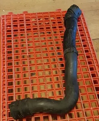 Volvo V70 Engine coolant pipe/hose s4000250