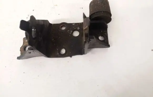 Toyota Avensis T270 Engine mounting bracket