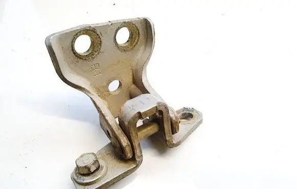 Mitsubishi Endeavor Rear door lower hinge