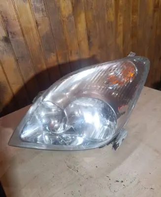 Toyota Corolla Verso E121 Headlight/headlamp 1366 12V6000 1367