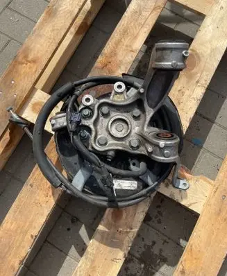 Rear wheel hub spindle/knuckle