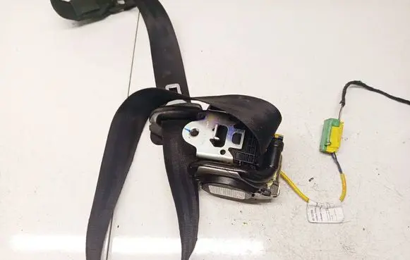 Volkswagen Touareg I Front seatbelt 601391400