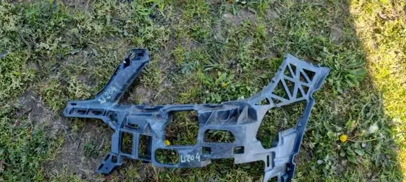 Mercedes-Benz C W204 Front bumper mounting bracket A2048854165