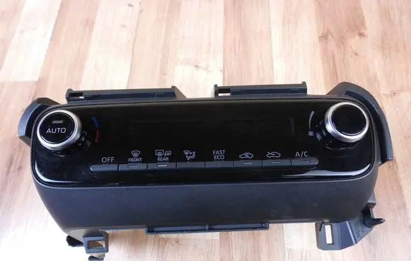 Toyota Yaris XP210 Climate control unit 559000DN50