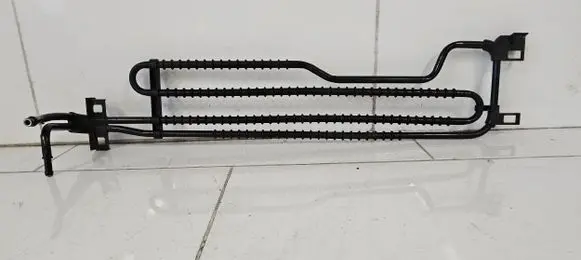 Mercedes-Benz E W212 Power steering radiator 86F30