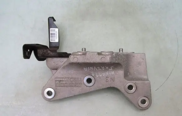 Hyundai Kona I Gearbox mounting bracket 