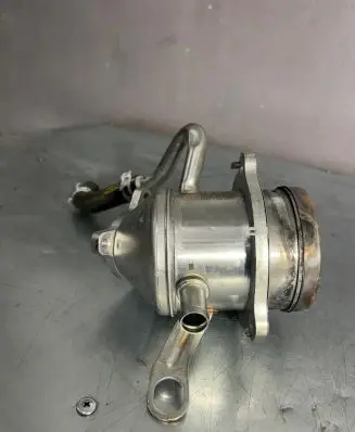 Renault Captur II EGR valve cooler 147359823R 00711510A