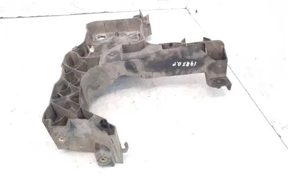 Renault Scenic II - Grand scenic II Front bumper mounting bracket 8200137496