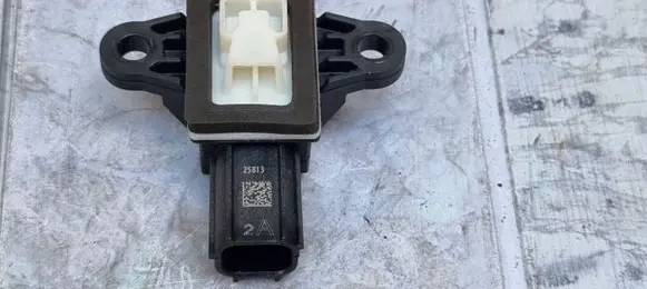 Ford B-MAX Airbag deployment crash/impact sensor DG1314C676AA A11092013