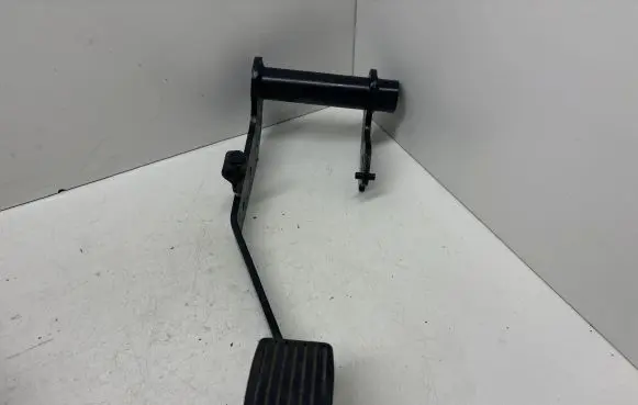 Volvo S40, V40 Brake pedal