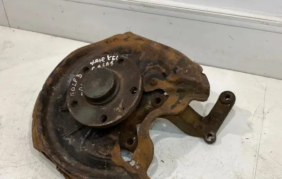 Volkswagen Golf V Rear wheel hub