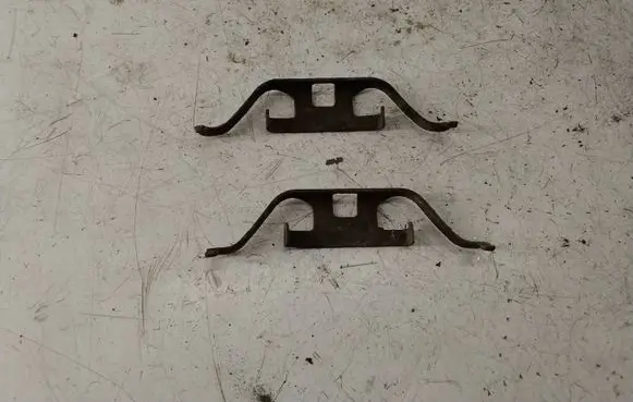 BMW X5 E53 Rear brake pad spring