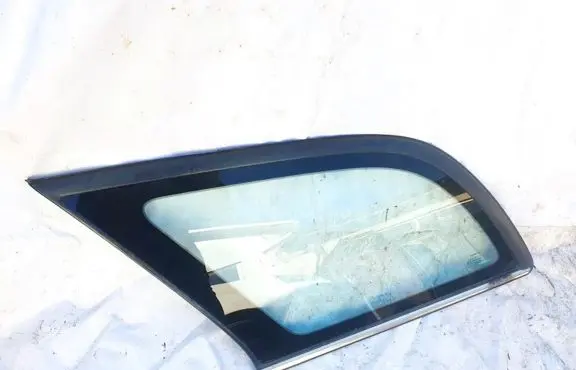 Toyota Avensis T250 Rear side window