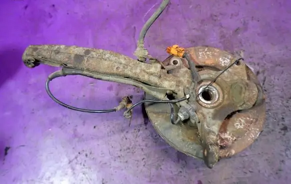 Front wheel hub spindle knuckle